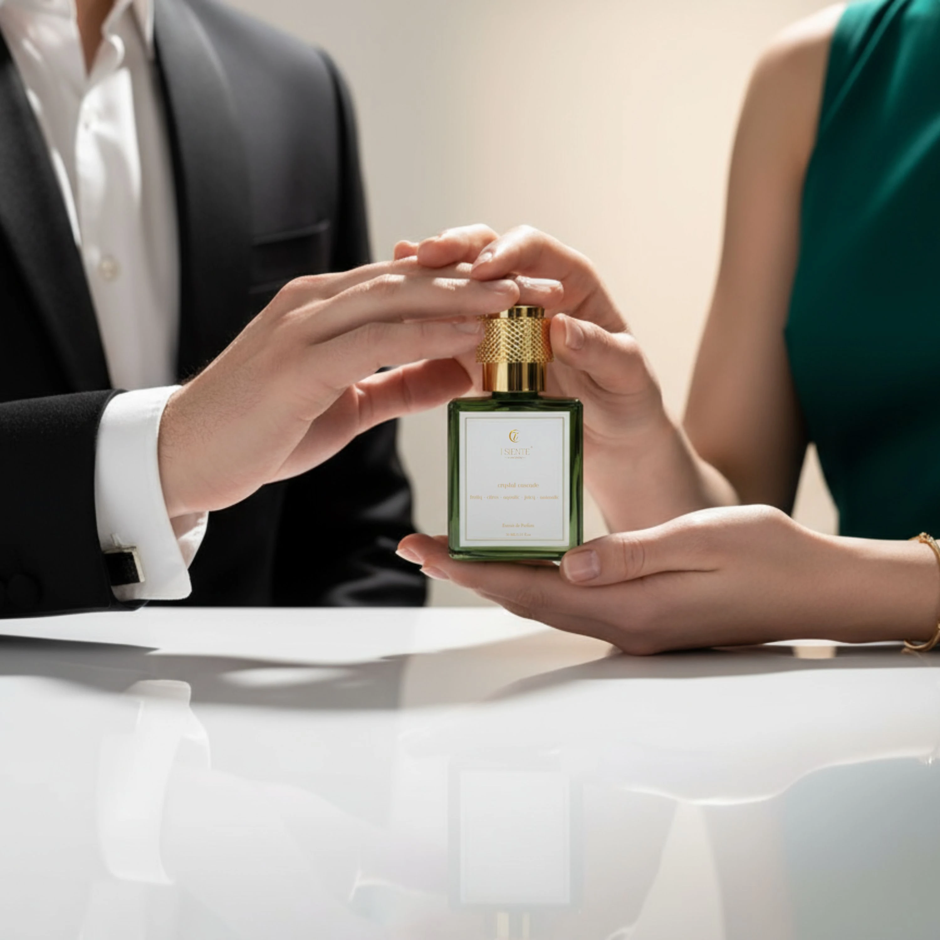 Crystal Cascade Extrait de Parfum 30ml | Long Lasting Unisex Perfume | Fruity, Citrus, Aquatic, Juicy & Animalic Notes | Premium Luxury Fragrance Gift